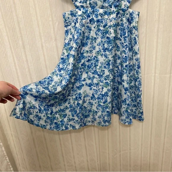 NWOT 🎉 Mackenzie & James blue floral dress with side midriff cutouts! - Picture 4 of 7